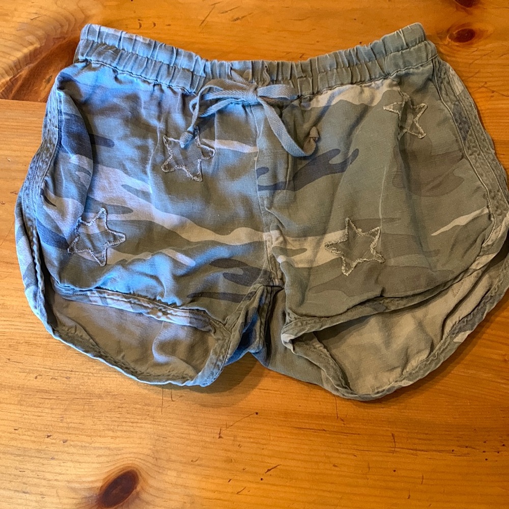 Rails cameo shorts. Size small.